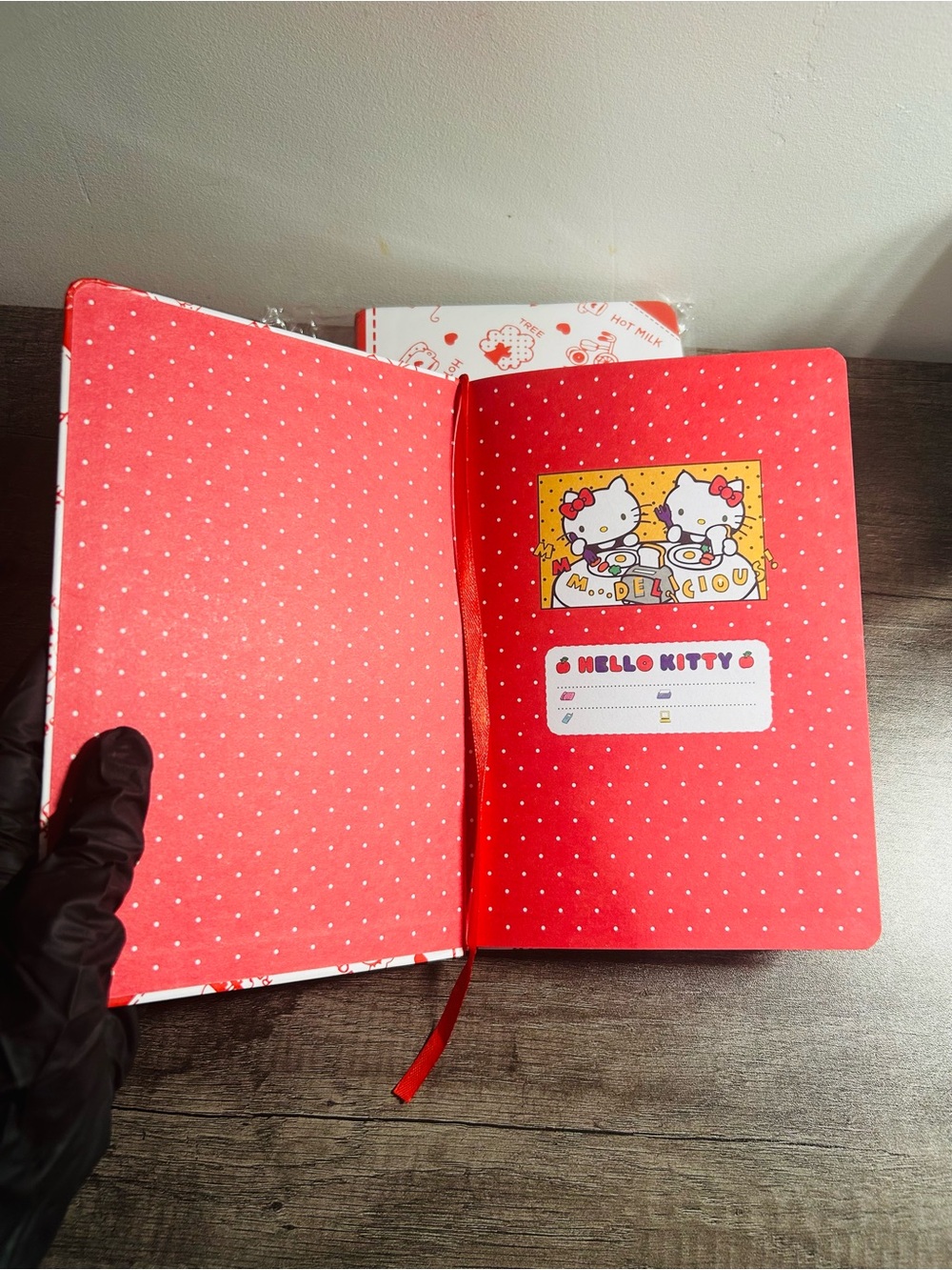 Hello Kitty Notebook - Picture 4 of 8